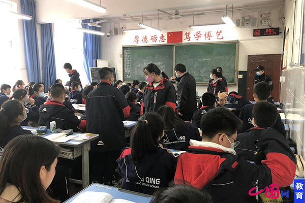 重庆市松树桥中学开展班级安全个人卫生例行检查